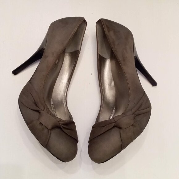 GUESS Womens Patricee Stiletto High Heels Pumps size 10 Gray Suede Leather Shoes - Picture 1 of 5